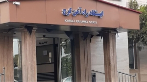 تصویر اعلام جزئیات خدمات فروش بلیت و مسیرهای ریلی ایستگاه راه‌آهن کرج
