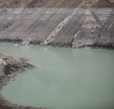 تصویر زخم عمیق خشکسالی و مصرف بی رویه؛ ذخیره آبی سد کرج در پایین ترین سطح