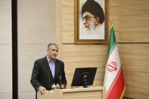 تصویر ملت ایران با ایمان، دانش و ایستادگی حلقه انحصار فناوری را شکست
