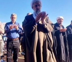 تصویر نماز باران در طالقان؛ اجتماع مؤمنانه مردم زیر آسمان رحمت