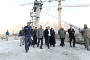 تصویر پل عظیم آزادراه شمالی کرج تا پایان سال به بهره‌برداری می‌رسد