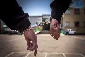 تصویر کشف دو شیء تاریخی از خودروی سرقتی در ساوجبلاغ