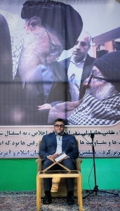 تصویر تلاوت فاخر استاد مهدی فلاح نژاد در مراسم سالگرد جانباز ۷۰ درصد شهید حاج احمد مومنی در ساوجبلاغ