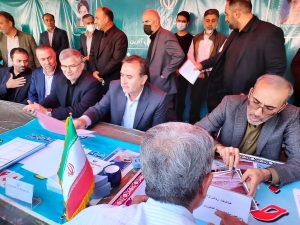 تصویر برپائی میز خدمت سازمان جهادکشاورزی استان البرز در مصلی نمازجمعه کرج