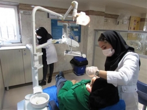 تصویر ارایه رایگان خدمات دندانپزشکی به افراد کم بضاعت در دانشکده دندانپزشکی