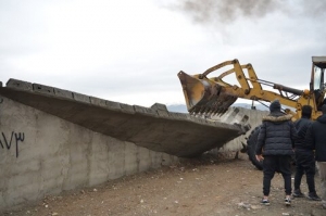 تصویر ۱۱ مورد از ساخت‌وسازهای غیرمجاز در اراضی کشاورزی حریم منطقه چهار تخریب شد