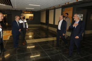 تصویر بازدید معاون وزیر اقتصاد و دارایی و شهردار کرج از مترو این کلانشهر