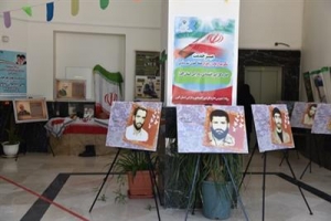 تصویر نمایشگاه عکس دفاع مقدس در اداره کل امور اقتصادی و دارایی استان البرز برگزار شد