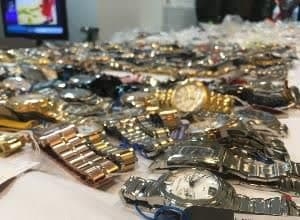 تصویر کشف محموله ساعت قاچاق در گلشهر