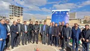 تصویر کلنگ ساخت مدرسه خیرساز شهدای کرمان در فردیس بر زمین زده شد