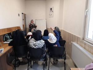تصویر کلاس شاهنامه خوانی در کتابخانه مرحوم قره حسنلو چهارباغ