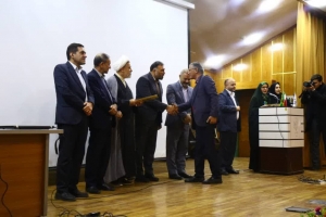 تصویر تجلیل از مدیران روابط عمومی فعال در دور دوم سفر ریاست جمهوری به البرز