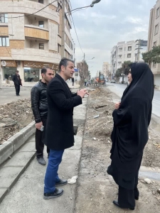 تصویر تقدیر عضو شورای شهر کرج از مدیر منطقه ۴ شهرداری به واسطه سرعت بخشی در اجرای پروژه