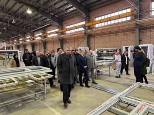 تصویر افتتاح یک واحد تولیدی صنعتی (درب و پنحره برند هافمن) در چهارباغ