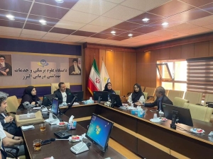 تصویر نشست رییس دانشگاه با اعضای انجمن داروسازان استان البرز