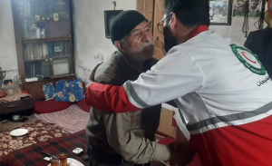 تصویر دیدار مسئولین ستادی هلال احمر البرز با خانواده شهید در شهرستان طالقان
