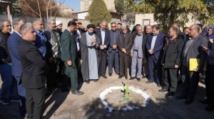 تصویر کلنگ‌ احداث مدرسه ۱۲ کلاسه خیر ساز «دانشمندان کوچک» در محمدشهر کرج به زمین زده شد