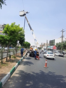 کارگران مشغول کارند