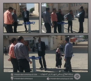 تصویر بازدید شهردار اشتهارد از زمین بازی کودکان مسکن مهر برای بهسازی