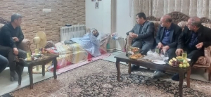 تصویر عیادت فرماندار شهرستان نظرآباد از جانباز جنگ تحمیلی با رژیم صهیونسیتی