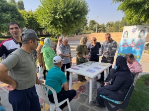 تصویر برگزاری میز خدمت اطلاع‌رسانی بیمه فراگیر خانوار ایرانی در پارک هامون مهرشهر کرج