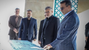 تصویر گلباران مزار شهدای گمنام با حضور دکتر رفیع زاده معاون محترم رئیس جمهور