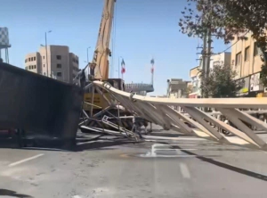 بی‌احتیاطی راننده کامیون در بلوار دانش آموز حادثه آفرید