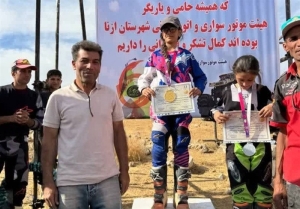 تصویر دختر موتورسوار البرزی قهرمان مسابقات کشوری شد