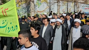 تصویر همزمان با سراسر کشور راهپیمایی  ۱۳ آبان در نظرآباد برگزار شد