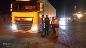 تصویر کنترل و نظارت  شبانه روزی ناوگان حمل و نقل کالا جهت انتقال به آزاد راه غدیر