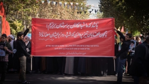 تصویر حضور پرشور دانش آموزان و اقشار مختلف مردم کرج در راهپیمایی یوم الله ۱۳ آبان