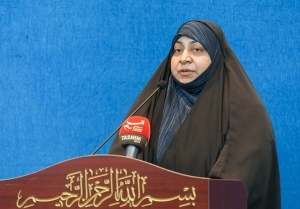 تصویر راضیه جبه‌داری: شعر شاعر کتابخوان محرکی برای کتابخوانی جامعه است