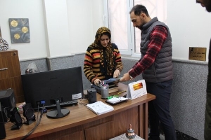 تصویر توزیع خانه‌به‌خانه بروشورهای نوسازی بافت فرسوده در منطقه ۷