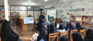 تصویر مجموعه اشعار فجر انقلاب در چهارباغ رونمایی شد