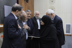 تصویر تجلیل از ایثار نمایندگان و کارمندان شهید استان همزمان با روز مجلس