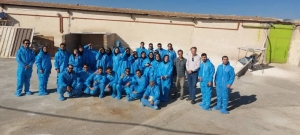 تصویر بازدید دانشجویان دامپزشکی از مرکز پرورش ۳۰ هزار قطعه‌ای مرغ تخم‌گذار در منطقه اشتهارد