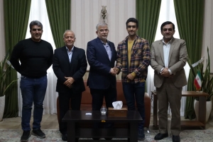 تصویر دیدار آرش میرباقری، رکابزن ملی‌پوش، با استاندار البرز