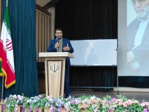 تصویر قرارگاه بنیاد برکت برای تسهیلگری در فرآیند تعلیم و تربیت در کنار معلمان قرار دارد