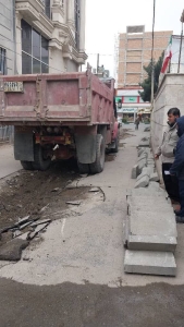 تصویر تخریب جداول فرسوده و اجرای جدول جدید و روکش آسفالت کوچه شهید رستم‌نژاد هشتگرد