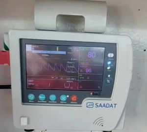 تصویر اهدای دستگاه مانیتور کنترل علائم حیاتی به پایگاه امداد و نجات آزادراه غدیر