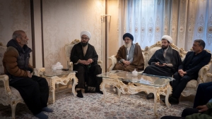 تصویر دیدار نماینده ولی‌فقیه در استان البرز با خانواده‌های شهدای جنگ دوازده‌روزه