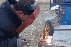 تصویر تعمیر و بازسازی سطل زباله‌های مکانیزه سطح شهر ماهدشت