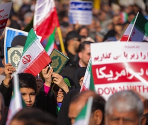 تصویر سنگ تمام مردم کرج برای وطن