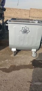 تصویر بازسازی و رنگ‌آمیزی سطل‌های زباله در سطح شهر هشتگرد