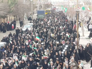 تصویر حضور پرشور مردم شریف انقلابی دارالمومنین اشتهارد در راهپیمایی یوم الله ۲۲ بهمن ۱۴۰۴