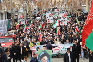تصویر راهپیمایی باشکوه یوم‌الله ۲۲ بهمن در کمال‌شهر
