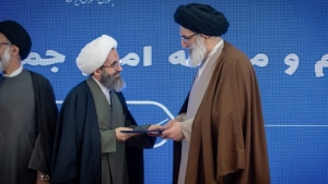 تصویر امام جمعه باید عامل وحدت و پیونددهنده مردم و مسئولان باشد