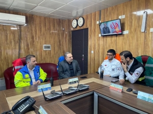 تصویر بررسی روزانه وضعیت درمانی توسط  رئیس دانشگاه در ستاد عملیاتی اورژانس ۱۱۵