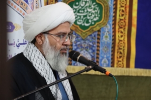 تصویر دستگیری و کمک‌رسانی به نیازمندان از مهم‌ترین صفات مؤمنان است