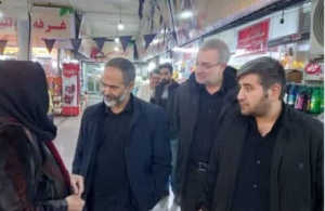 تصویر بازدید میدانی نماینده مجلس شورای اسلامی از بازارهای میوه و تره‌بار